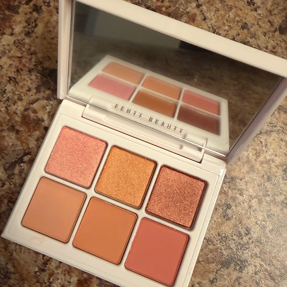 Fenty Beauty Eyeshadow Palette - Warm Sunset Shades - Picture 4 of 8